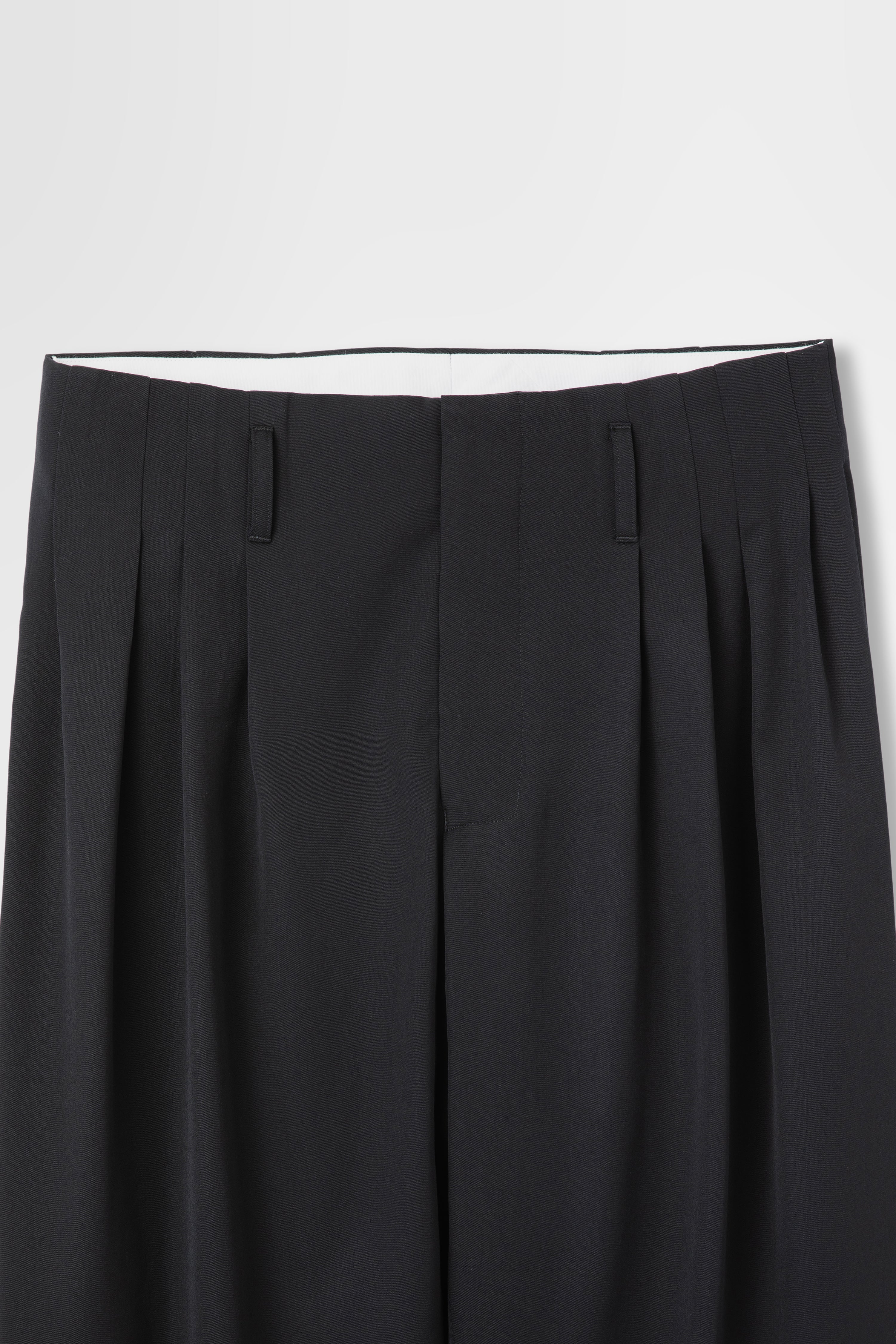 ５Tuck Trouser in Wool Gabardine