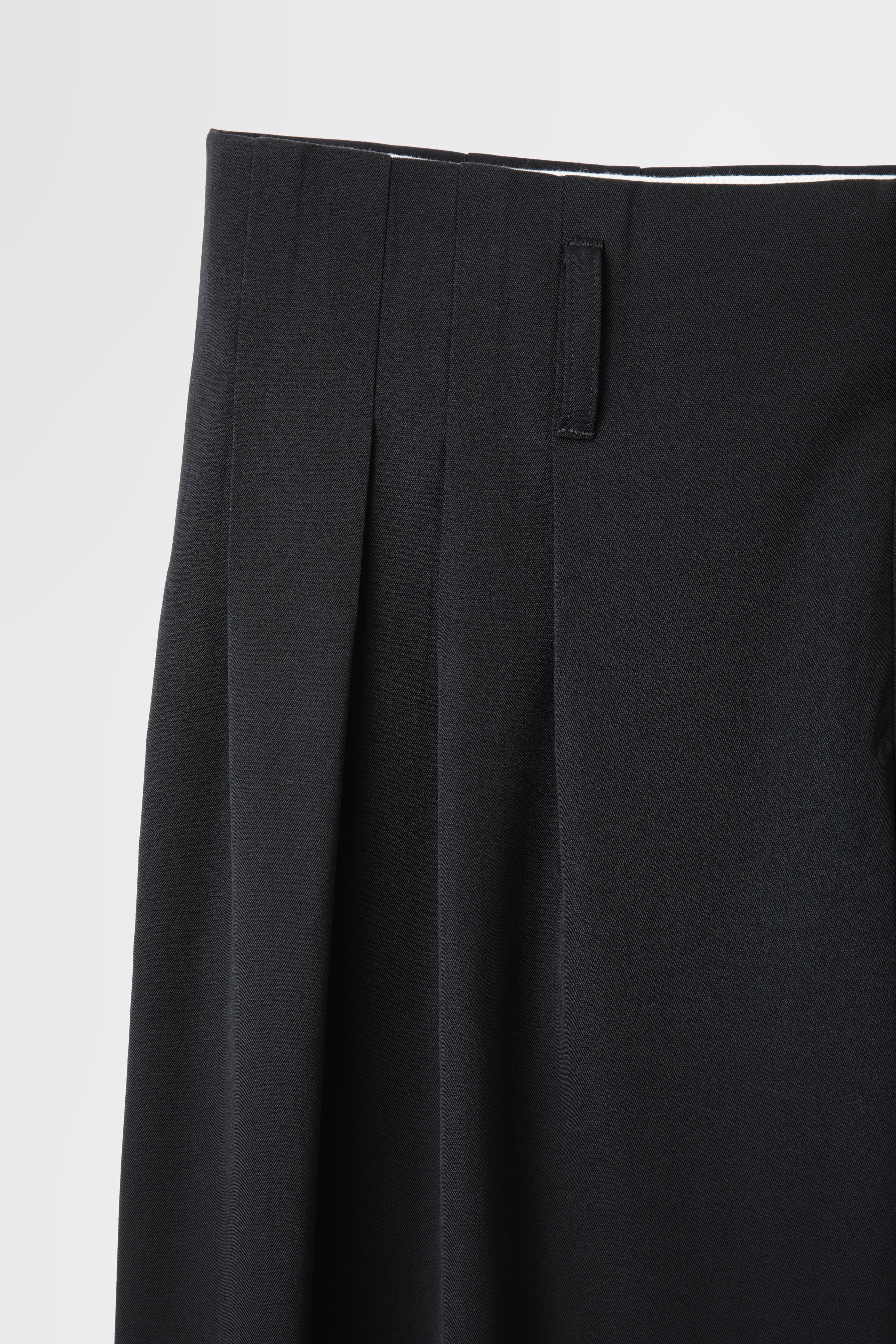 ５Tuck Trouser in Wool Gabardine