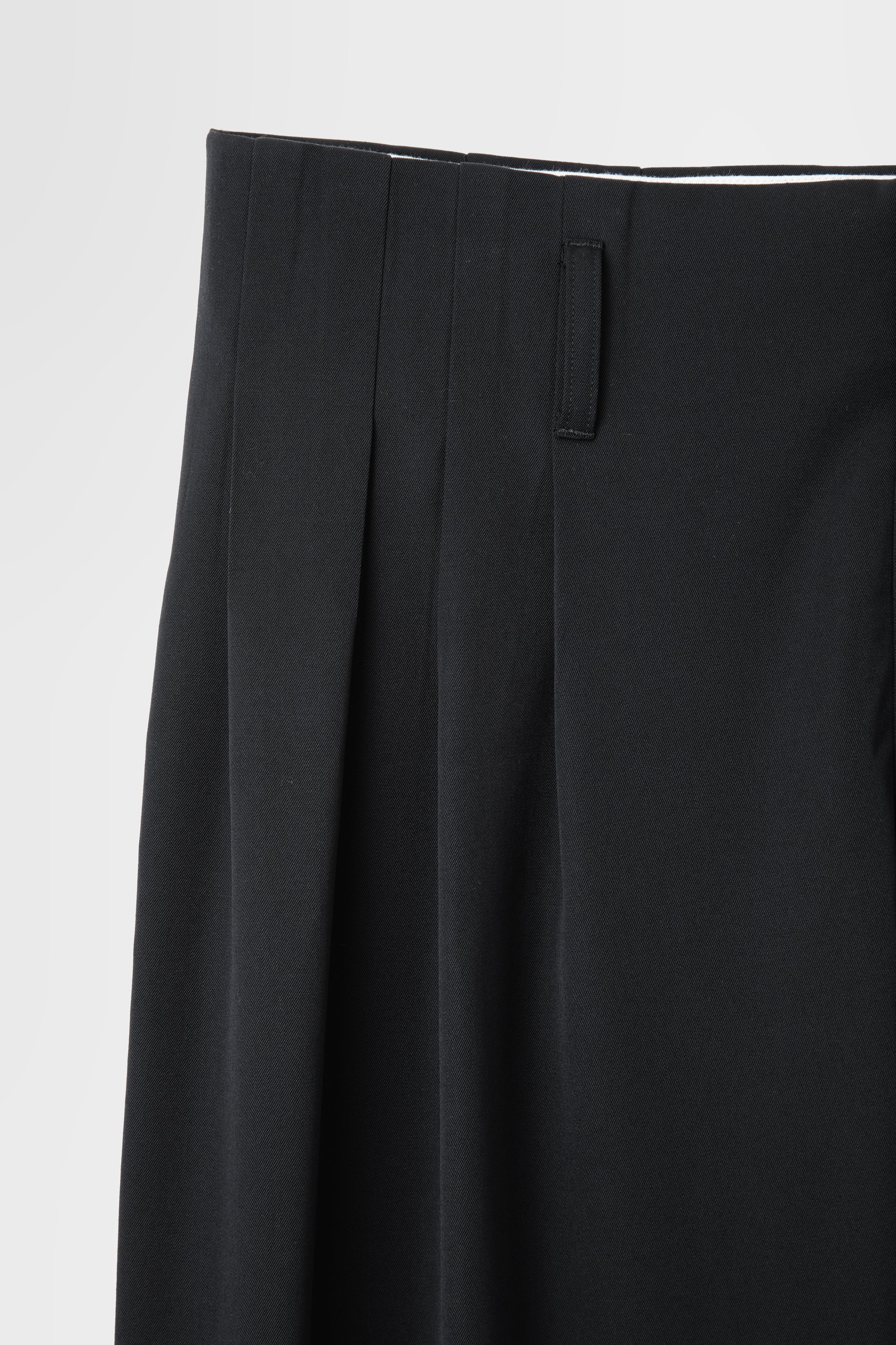 ５Tuck Trouser in Wool Gabardine