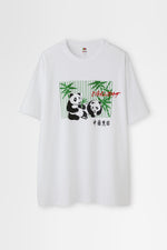 画像をギャラリービューアに読み込む, Classic Souvenir Panda T-shirt in White
