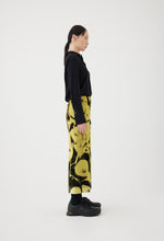 画像をギャラリービューアに読み込む, Printed Velvet Pencil Skirt
