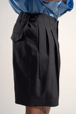 画像をギャラリービューアに読み込む, Wool Tropical Pleated Shorts in Black
