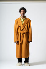 画像をギャラリービューアに読み込む, Double-face Beaver Wool Peaked Lapel Overcoat in Camel
