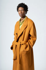 画像をギャラリービューアに読み込む, Double-face Beaver Wool Peaked Lapel Overcoat in Camel
